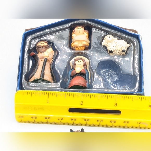 Vtg Christmas Nativity Set Scene 5 Piece Resin Figurines w/ Felt Applique Box - Picture 4 of 10